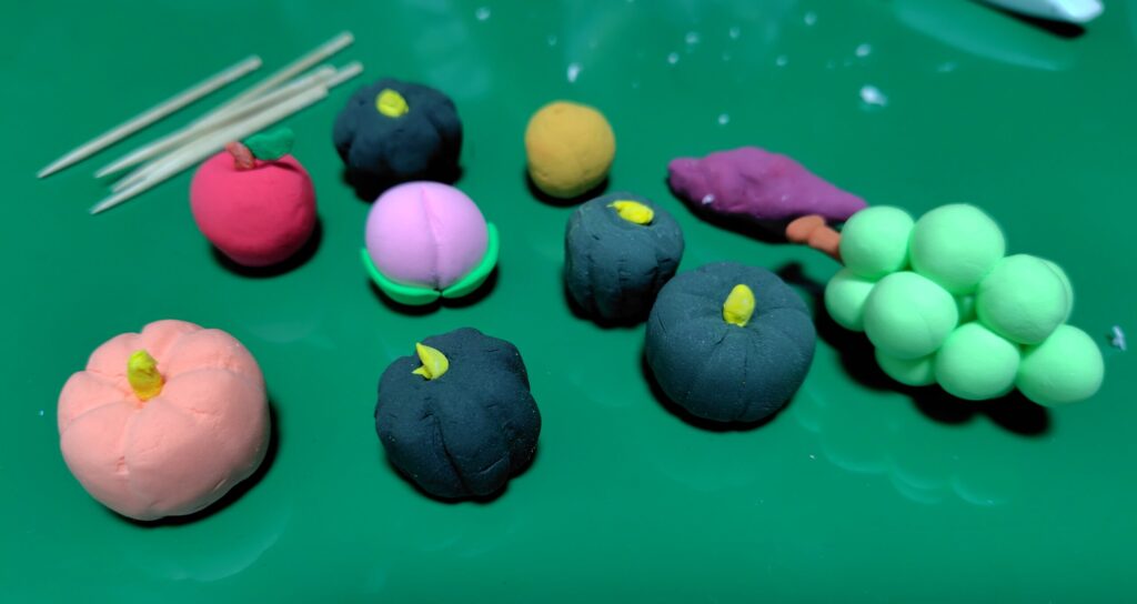 【育児】「のびーるかみねんど」は雨の日の味方【室内遊び】